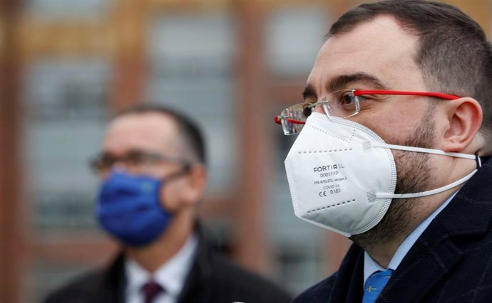 El presidente del Principado, Adrián Barbón, participa en el acto homenaje a las víctimas del coronavirus en Asturias.