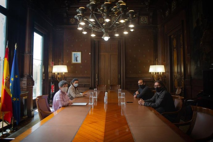 Reunión de la delegada del Gobierno en Catalunya, Teresa Cunillera, el secretario general de CCOO de Catalunya, Javier Pacheco, el secretario general de UGT, Camil Ros, y la jefa de gabinete de la delegada del Gobierno, Monica lafuente