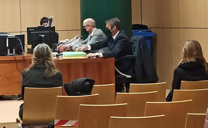 Ana Brugger (izq) y María Gonzálvez (dcha) durante el juicio