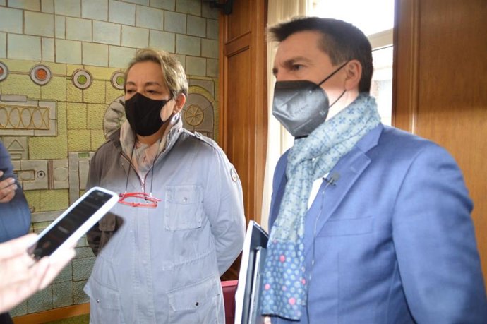 El presidente de Otea, José Luis Álvarez Almeida y la presidenta de la Junta Local de Otea Avilés, Maria José Díaz Modino