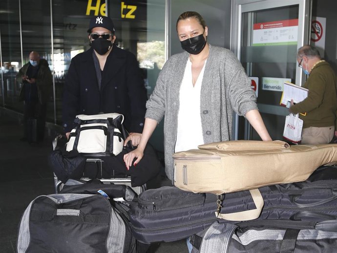Shaila Dúrcal y Dorio Ferreira a su regreso a España