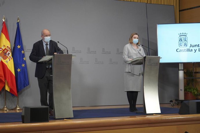 La consejera de Familia e Igualdad de Oportunidades, Isabel Blanco, junto al vicepresidente de la Junta de Castilla y León, Francisco Igea, en la rueda de prensa posterior al Consejo de Gobierno.