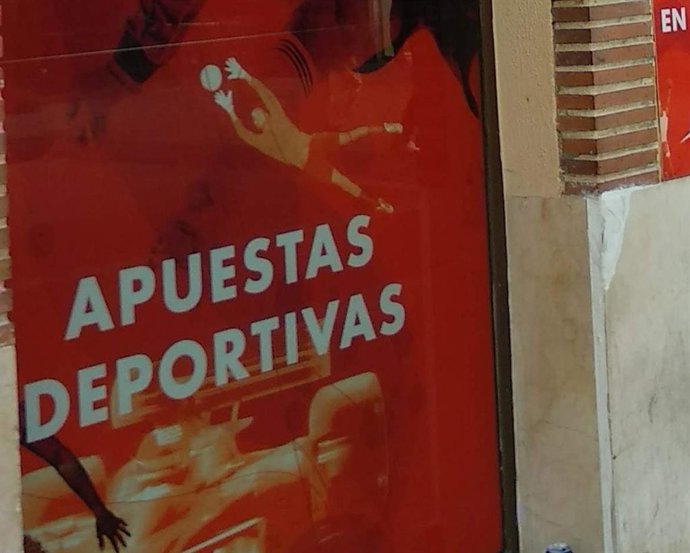 Archivo - Local de apuestas.