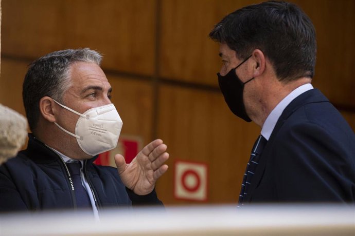 El consejero de la Presidencia, Elías Bendodo, y el vicepresidente de la Junta, Juan Marín, en una imagen del miércoles en el Pleno del Parlamento,