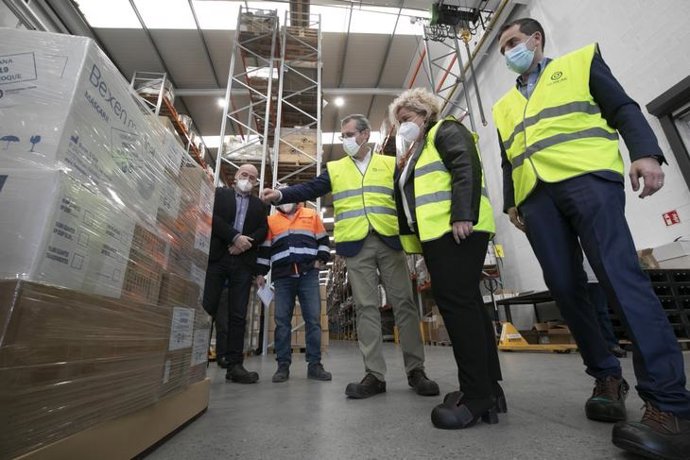 El diputado general de Gipuzkoa, Markel Olano, y la diputada de Política Social, Maite Peña, visitan las instalaciones de Gureak en Errenteria