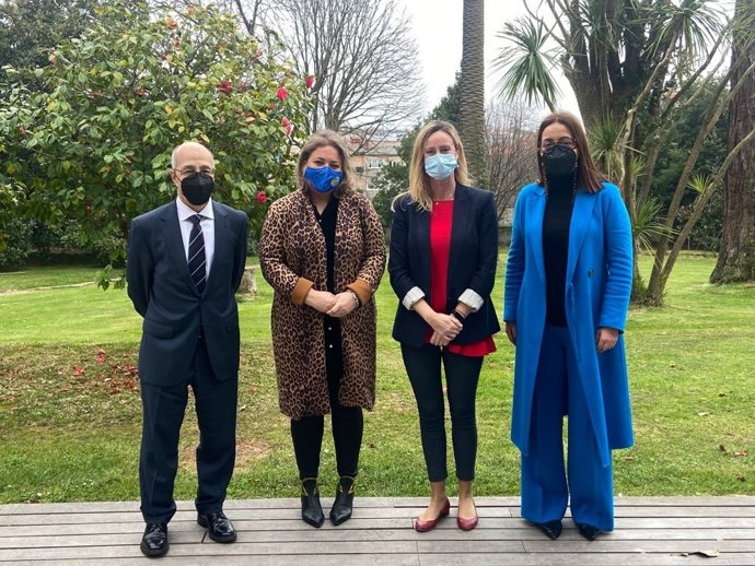 La concejala de Festejos del Ayuntamiento de Oviedo, Covadonga Díaz, visita Santander para conocer su modelo festivo