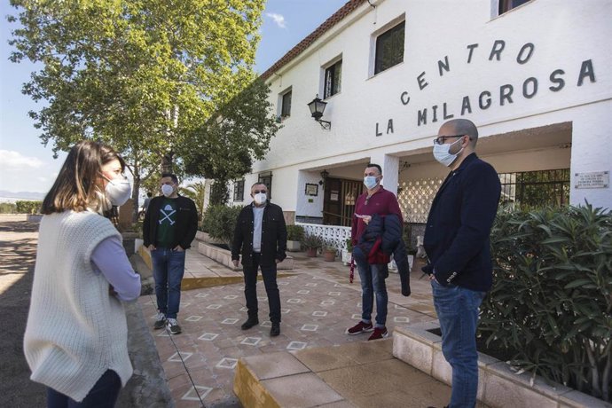 La vicepresidenta segunda y diputada provincial de Bienestar Social, Ángeles Martínez, visita la asociación Nuevo Rumbo