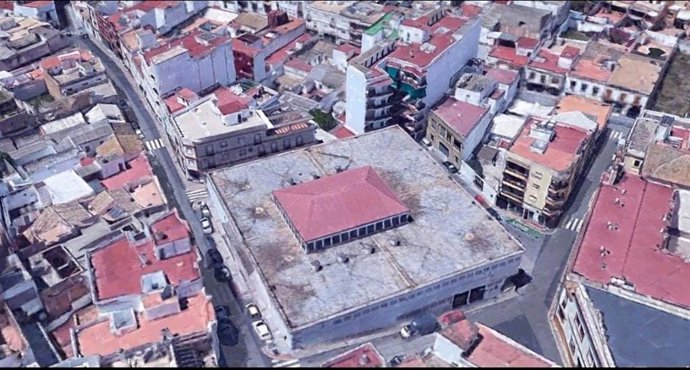 Vista aérea del antiguo mercado de abastos donde se ubicará la Casa de la Juventu de Guadaíra (Sevilla).