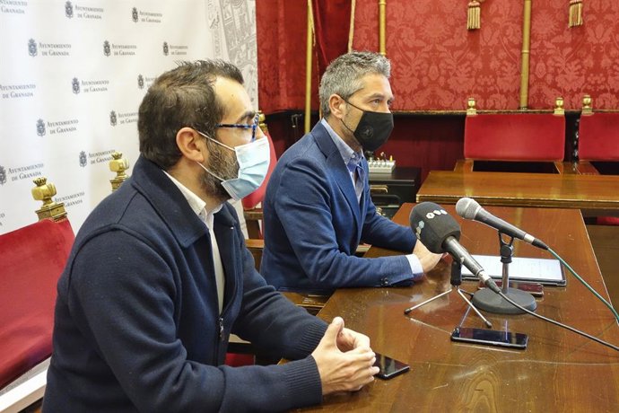 Antonio Tejada y Manuel Olivares, en rueda de prensa