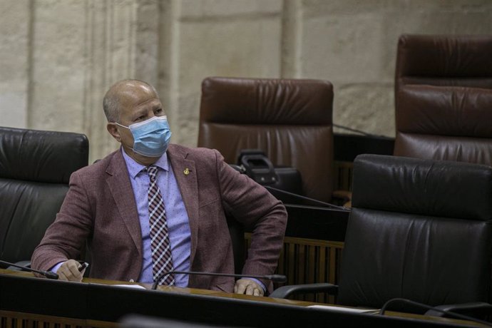 El consejero de Educación y Deportes, Javier Imbroda, en el Parlamento, foto de archivo