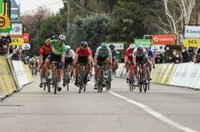 Sam Bennett hace doblete al esprint en la París-Niza