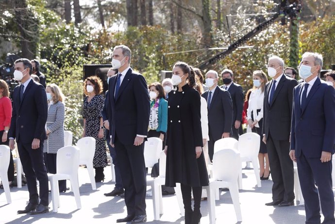 Los Reyes y el presidente del Gobierno, Pedro Sánchez, en el acto con motivo del Día Europeo de las Víctimas del Terrorismo