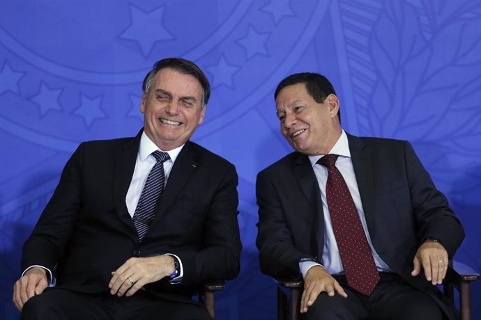Archivo - El presidente de Brasil, Jair Bolsonaro, y el vicepresidente Hamilton Mourao