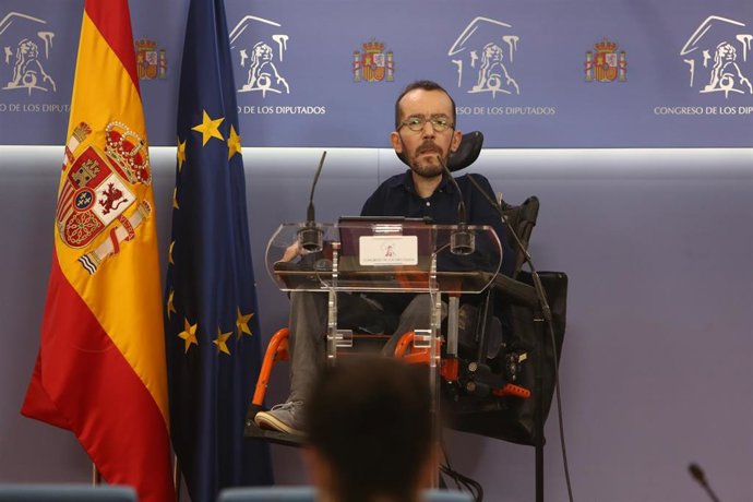 El portavoz de Unidas Podemos en el Congreso, Pablo Echenique, interviene en una rueda de prensa posterior a la Junta de Portavoces en el Congreso de los Diputados, en Madrid (España), a 9 de marzo de 2021.