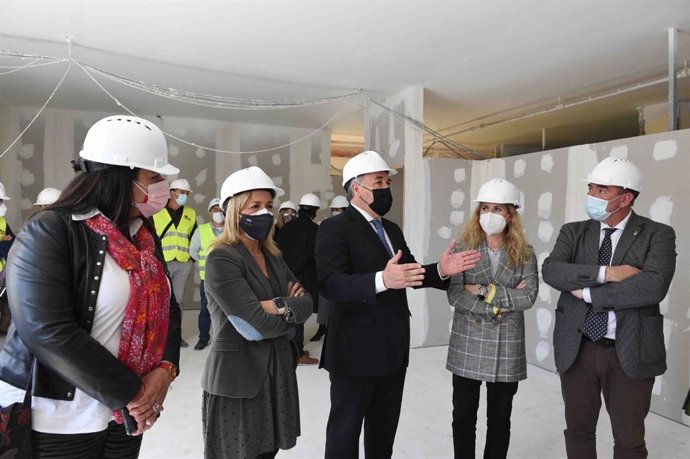 Ana Mestre visita las obras del CEIP Puerta del Mar de Algeciras
