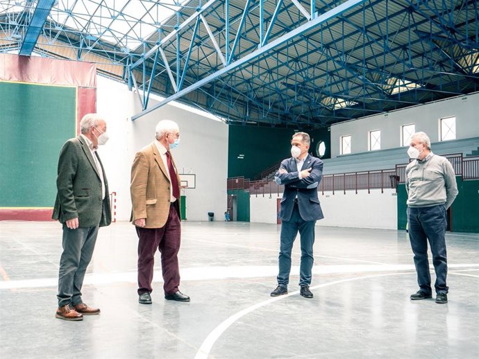El Gobierno de La Rioja apoya con una inversión de 100.000 la mejora de instalaciones del Frontón Municipal de Alfaro