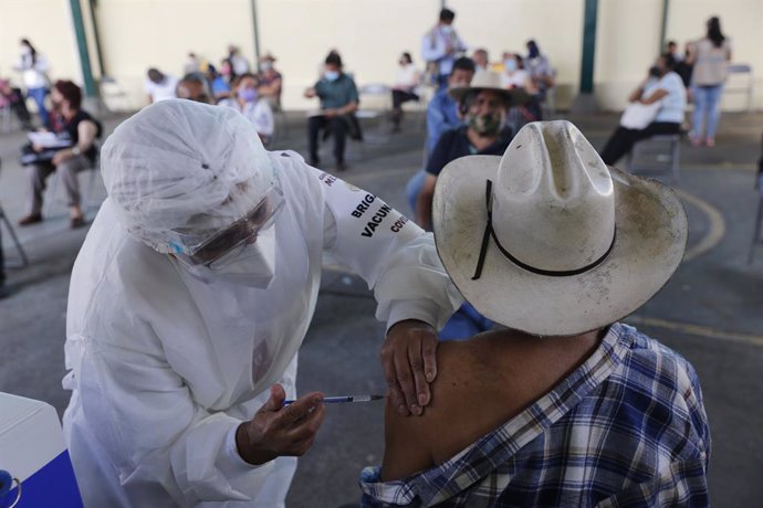 10 March 2021, Mexico, Uruapan: An elderly receives a dose of Pfizer/BioNTech COVID-19 vaccine during mass vaccine inside of Hermanos Lopez Rayon sports center. Photo: Carlos Guzman/eyepix via ZUMA Wire/dpa
