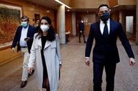 Abascal confirma la disposición de Vox a pactar con el PP tras el 4-M y apunta a Monasterio como candidata