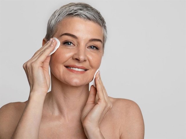 La clave para presumir de una piel sana y joven a partir de los 50 es más sencilla de lo que puede parecer