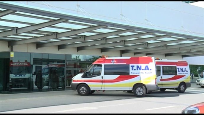 Archivo - La Fe cuenta con un botón para ayudar a los médicos ante agresiones