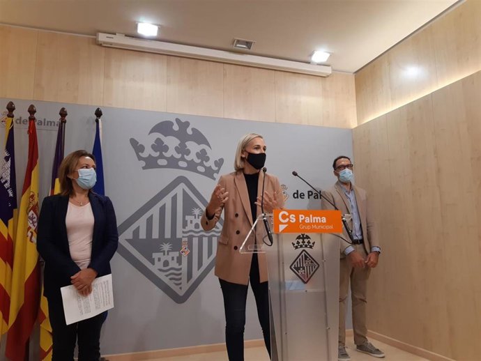 Archivo - La portavoz de Ciudadanos en el Ayuntamiento de Palma, Eva Pomar, en rueda de prensa (imagen de archivo).