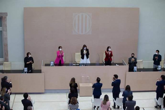 Los integrantes de la nueva Mesa del Parlament tras ser escogidos en el pleno de constitución de la XIII legislatura.