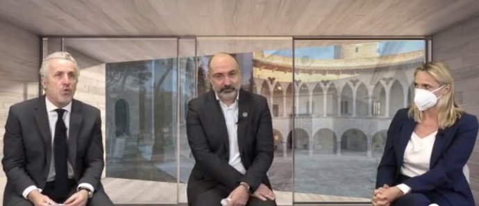 (I-D) El Gerente De La Fundación Palma Turismo 365, Pedro Homar, El Conseller Insular De Turismo Y Deportes, Andreu Serra, Y La Presidenta De La Federación Hotelera De Mallorca, Maria Frontera.