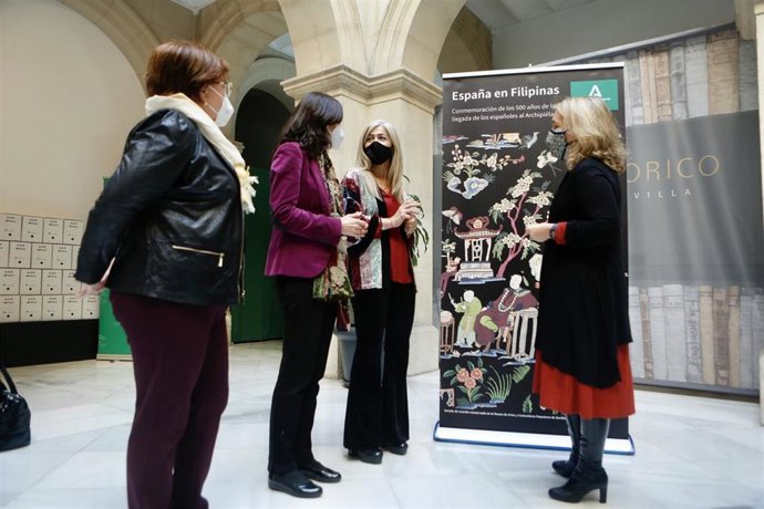 La consejera de Cultura y Patrimonio Histórico, Patricia del Pozo, presenta en el Archivo Histórico Provincial de Sevilla la programación 'España en Filipinas'.