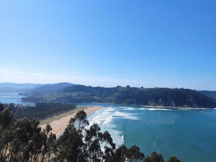 Archivo - Playa de Rodiles, en Villaviciosa
