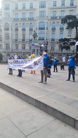 Protesta del SUP frente al Congreso por el "desamparo institucional" en Cataluña o el Campo de Gibraltar