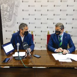 Los portavoces del equipo de gobierno local de Granada, Manuel Olivares y César Díaz, en imagen de archivo