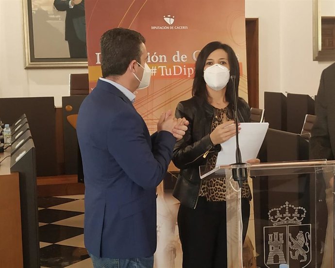 La consejera de Educación, Esther Gutiérrez, valora postivamente el ritmo de vacunación entre los docentes