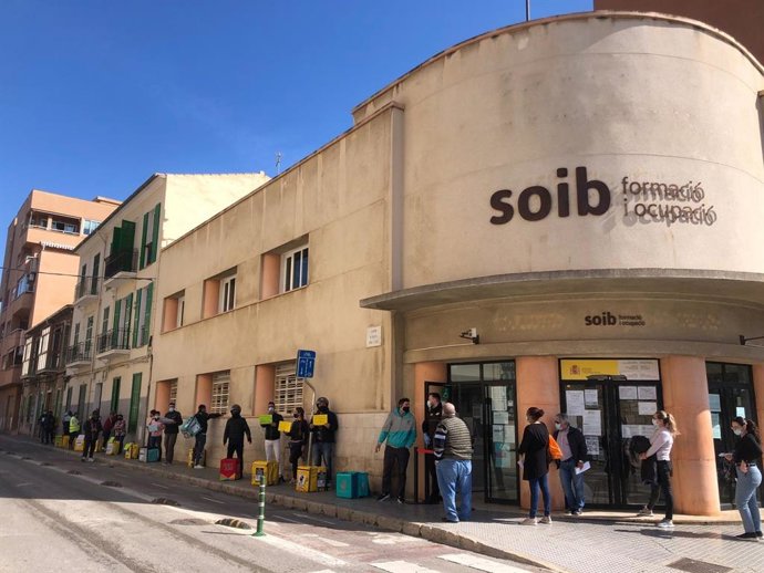 Repartidores concentrados en las oficinas del SOIB.