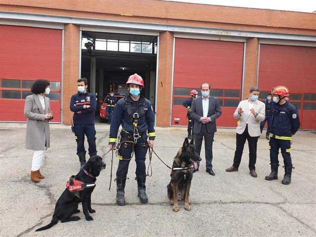 Los bomberos de Guadalajara cuentan ya con una unidad canina abierta a intervenir en el resto del territorio nacional