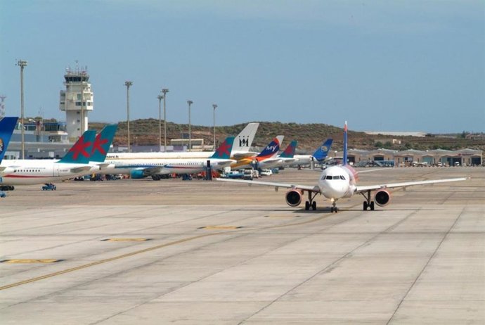 Archivo - Aeropuerto Tenerife Sur