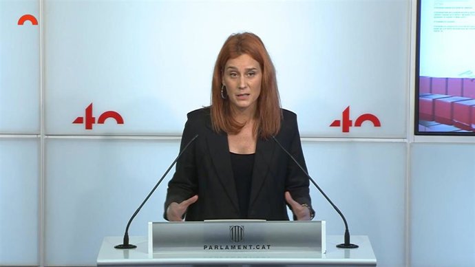 La líder de los comuns en el Parlament, Jéssica Albiach, en rueda de prensa.