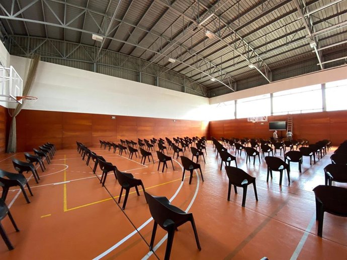 PATERNA CULMINA LOS PREPARATIVOS DEL PABELLÓN DEPORTIVO PARA INICIAR LA VACUNACIÓN MASIVA