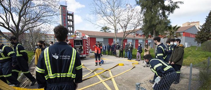 Los alumnos del ciclo de FP dual de Protección Civil realizan sus prácticas en el Sepei de la Diputación de Cáceres