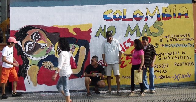 Mural en defensa de los Derechos Humanos de Colombia, en Gijón