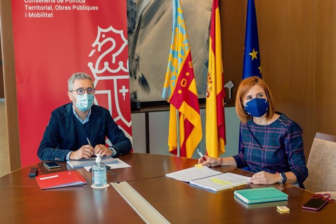 El conseller de Obras Públicas, Arcadi España, se ha reunido por videoconferencia con responsables municipales de Peñíscola, Burriana, Cullera, Xbia, Altea, Dénia y Calp