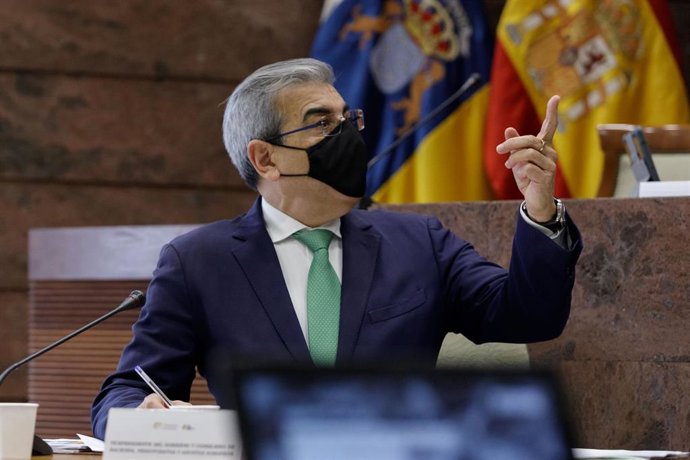 Archivo - El vicepresidente del Gobierno de Canarias y consejero de Hacienda, Presupuestos y Asuntos Europeos, Román Rodríguez