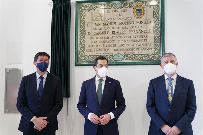 El presidente de la Junta, Juanma Moreno, inaugura el nuevo Ayuntamiento de Palos de la Frontera (Huelva).