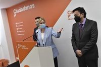 Cs asegura que la moción de censura sigue adelante y expulsa a los tres diputados disidentes