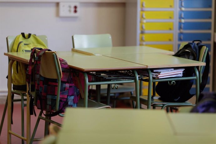 Archivo - Cerradas diez aulas de nueve centros educativos en Aragón por casos de COVID-19 esta semana.