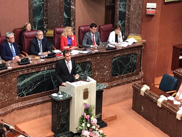 Archivo - El portavoz de VOX en la Asamblea, Juan José Liarte, durante su intervención en el debate de investidura