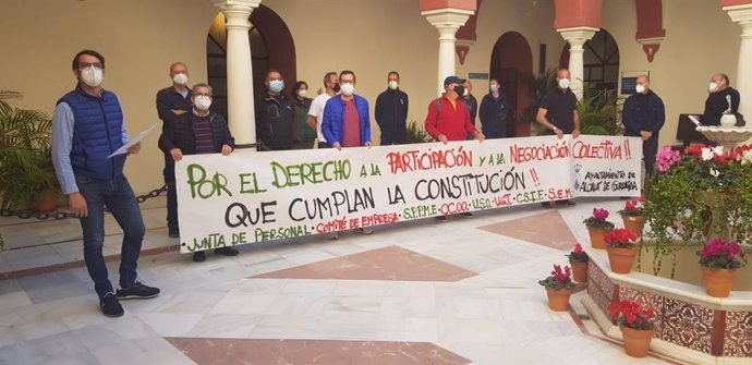 Concentración sindical en el Ayuntamiento de Alcalá de Guadaíra