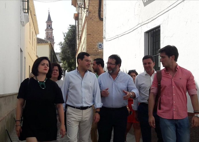 Archivo - Virginia Pérez, Juanma Moreno y Juan Ávila en Carmona