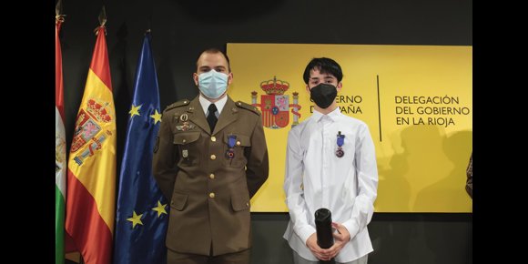 1. La UME y el joven Pablo Alcaide reciben las Medallas al Merito de Protección Civil