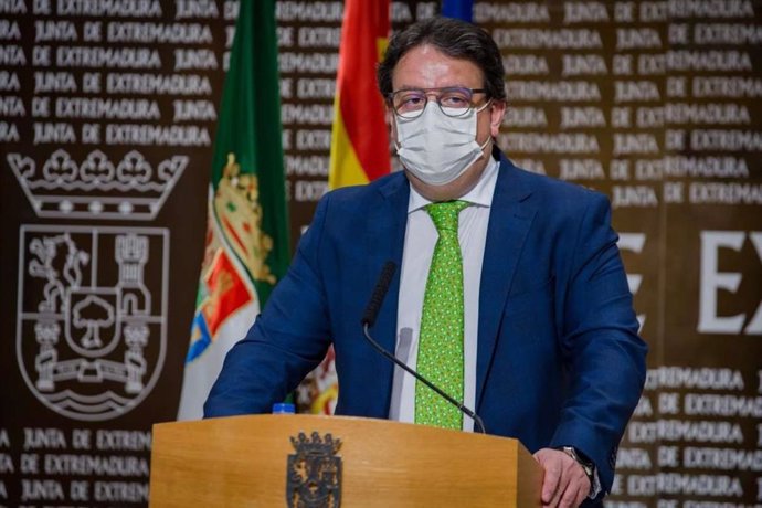El consejero de Sanidad, José María Vergeles, en rueda de prensa en una imagen de archivo