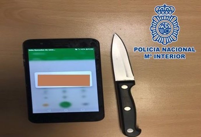 Cuchillo intervenido al varón detenido.